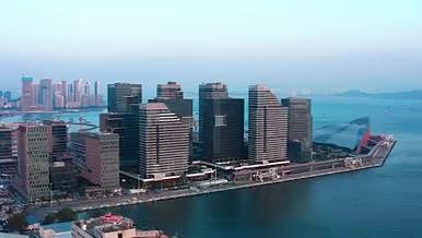 4k航拍深圳太子湾建筑群海边风景视频的预览图